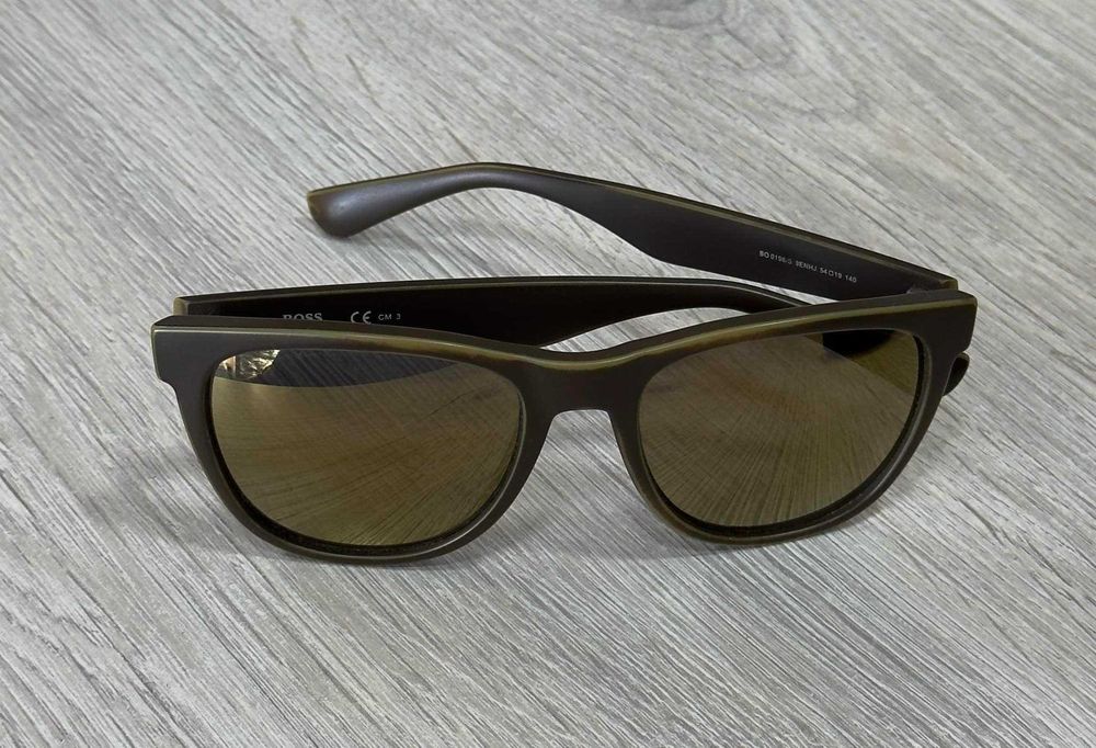 Продавам Слънчеви очила Hugo boss  BO0198