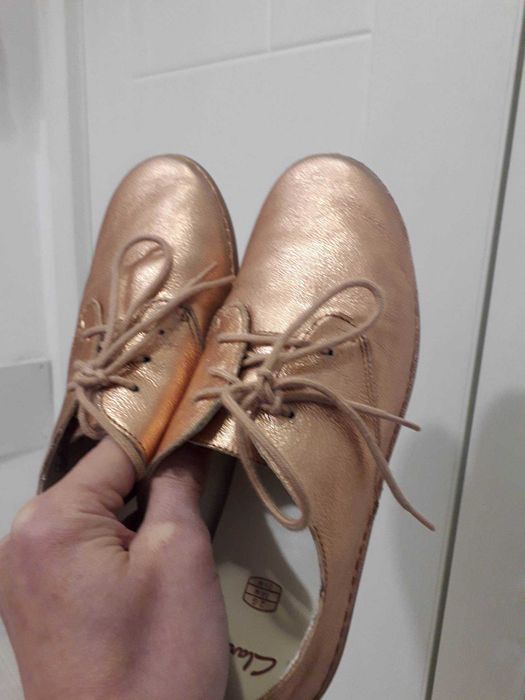 детски обувки Clarks боси и златисти
