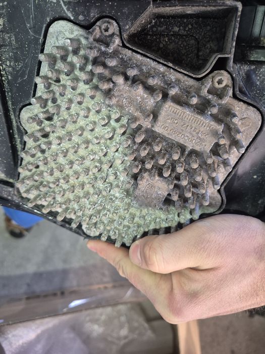 Far velar L560 M8A2-13w030-EA si L8A2-13W030-EA