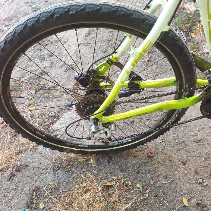 Vând bicicleta cube pro.