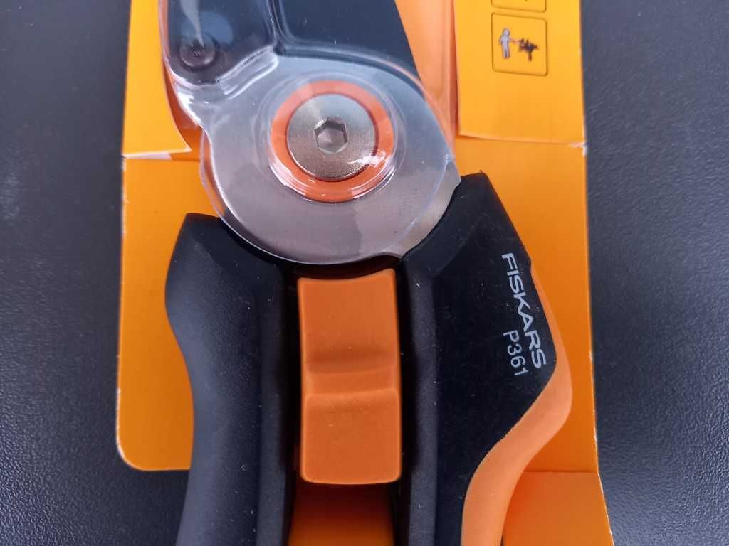 Fiskars Solid metal P331 - FISKARS P361 - градински и лозарски ножици ...