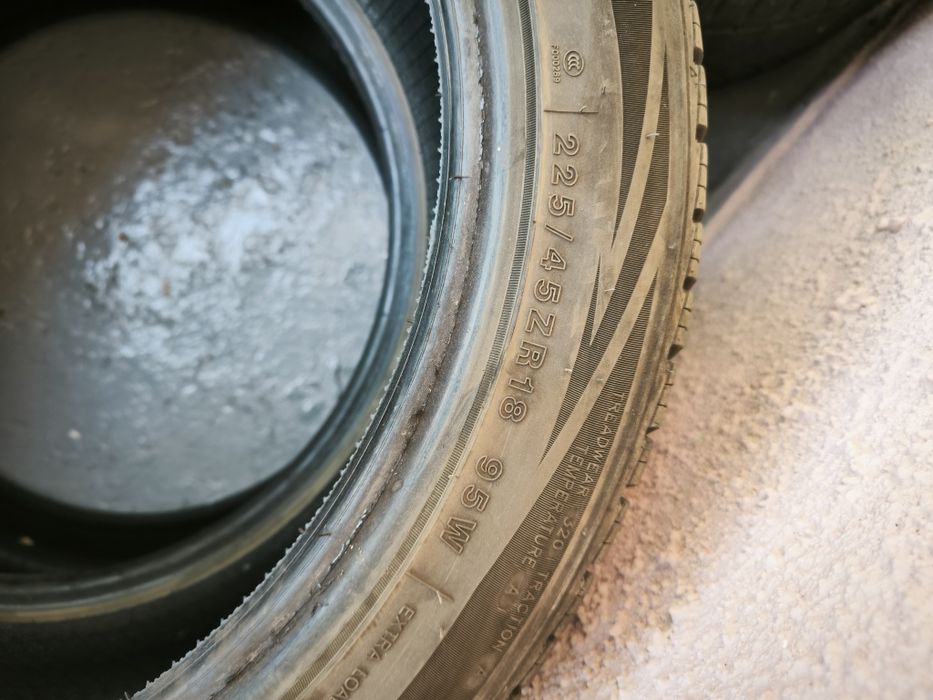 Vând cauciucuri de Audi