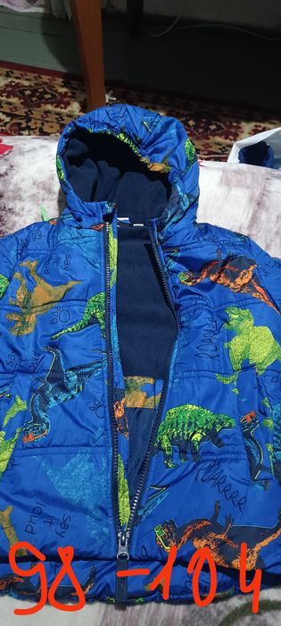 Продам куртки на 3 года и казахский костюм