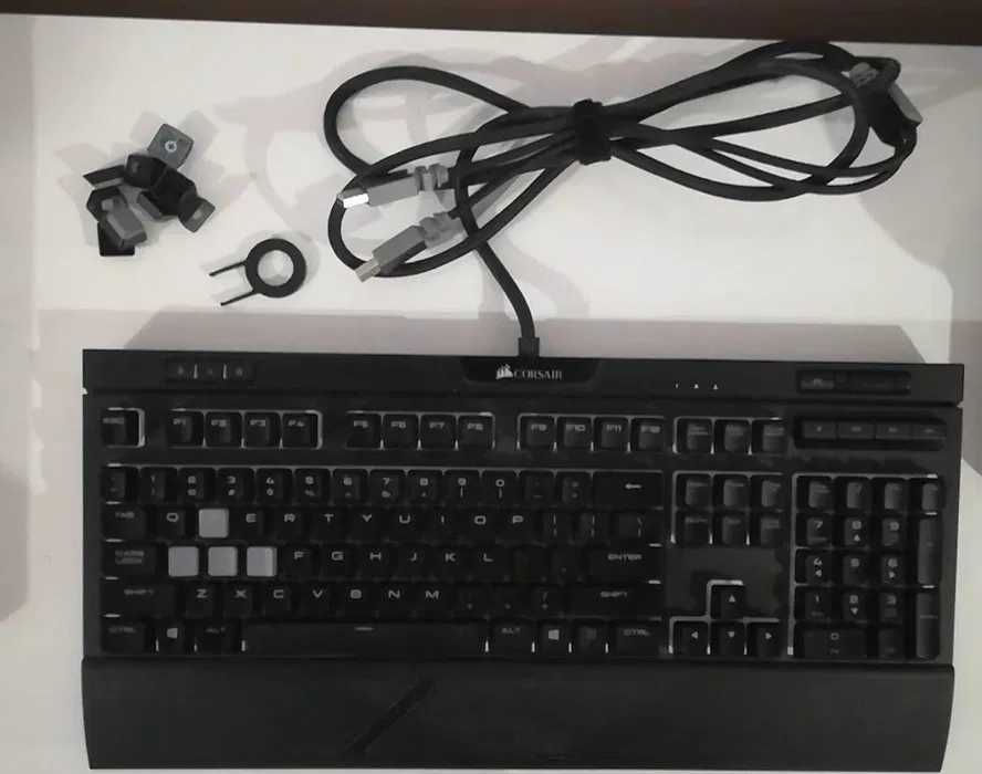 Vand Corsair Strafe RGB MK.2, iluminare RGB