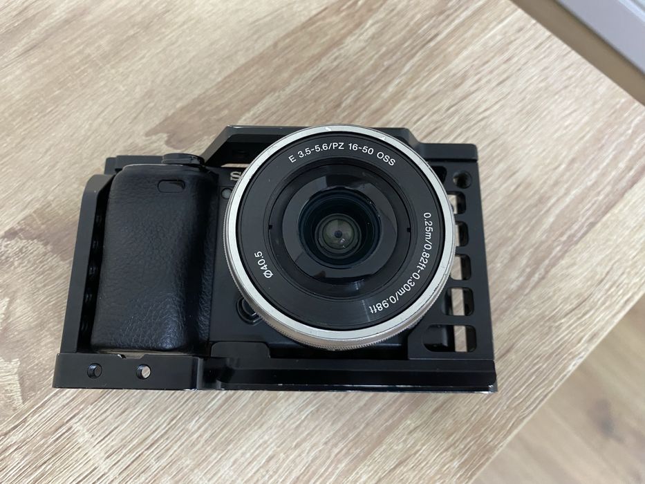 Продам sony a6400 c 16-50+клетка