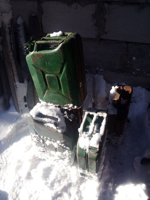 Продам канистры 20 л