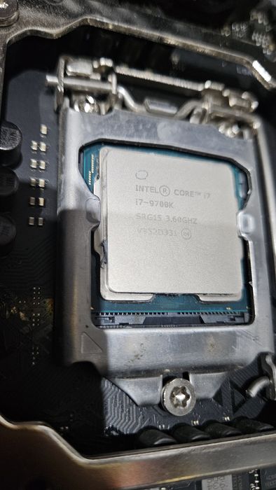 Продам I7 9700K z390