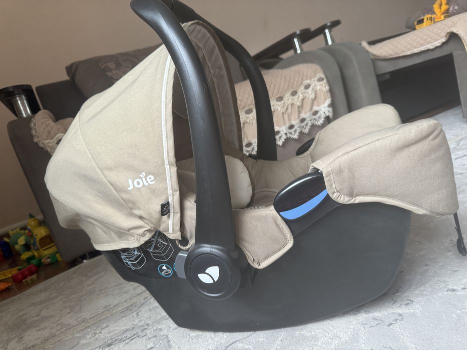 Продам Автокресло Joie