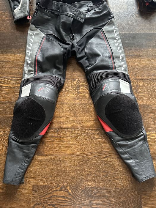 Vând combinezon moto damă probiker