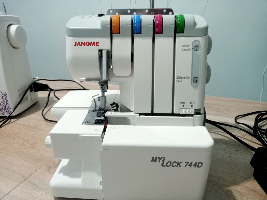 Швейная машинка и оверлок