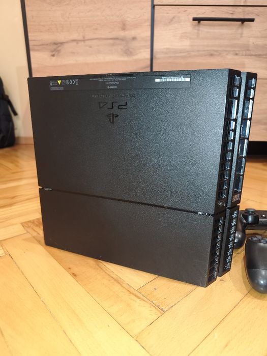 Playstation 4 с RWA HORI Racing Wheel Apex