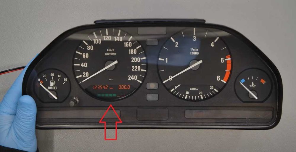 Ремонт на километраж bmw e34,e36 дисплей,лентов кабел Pixel repair