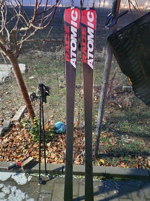 Vând schiuri atomic race gs 1.71 lungime