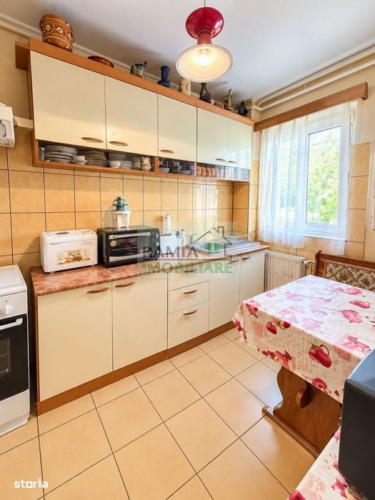 Apartament 3 camere,Etaj 3/4, Parcare + Depozitare , Astra