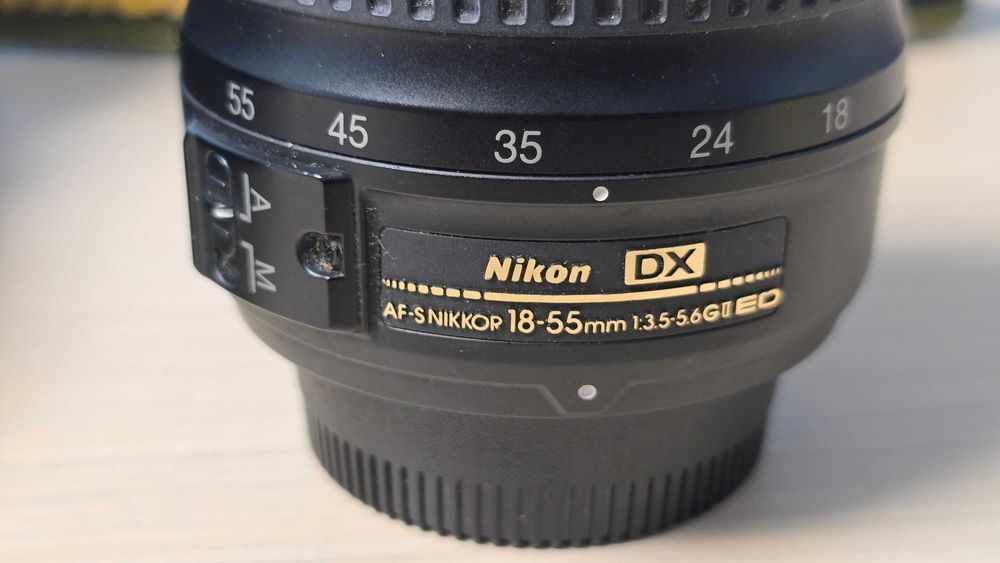 Nikon D5200 + obiectiv 18-55 Nikon + obiectiv 18-200 Tamron