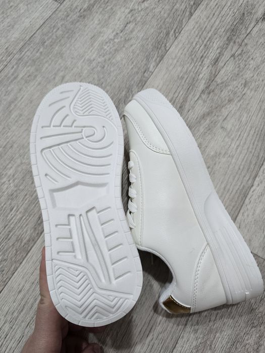 Кросовки новые 36 р