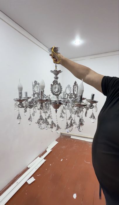 Люстра в зал с лампами