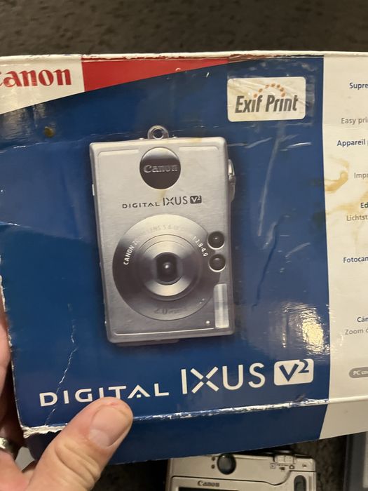 Aparat foto de colectie Canon Ixus V2