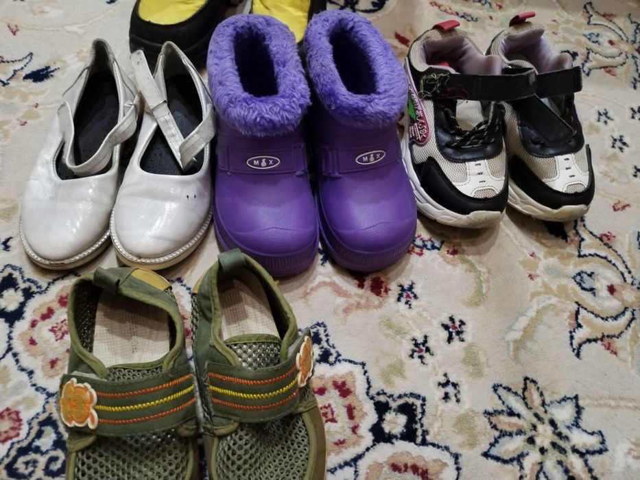 Продам детскую обувь