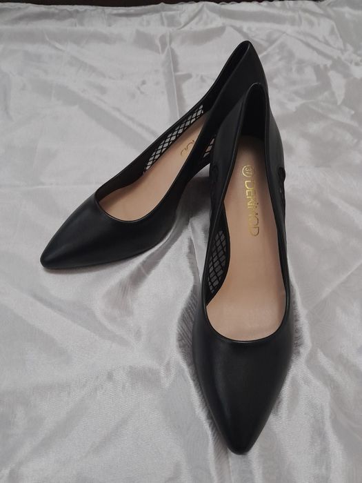 Qora fabrichniy tufli