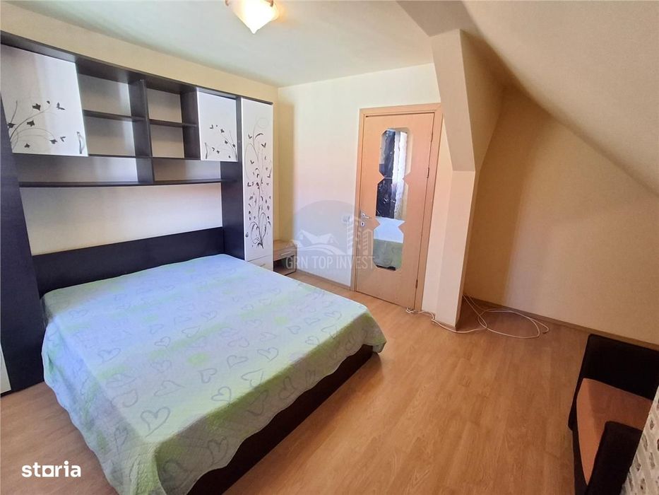 Apartament 3 camere balcon zona Vasile Aaron