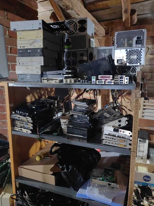 Компютри, дънни платки с процесори, захранвания, видео карти и мн др