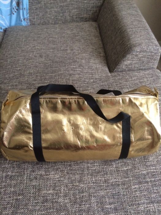 Продам сумку ESCADA