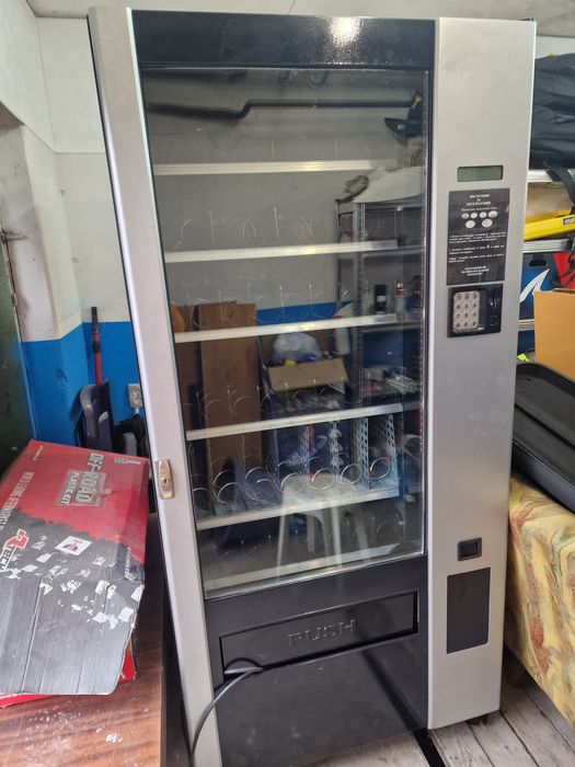 Вендинг машина бианчи 685 за храна и напитки.