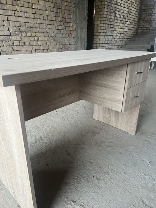 Стол для офисных работ