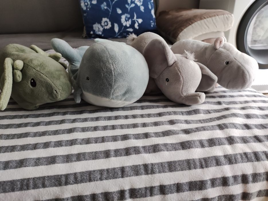 Четири меки играчки от H&M