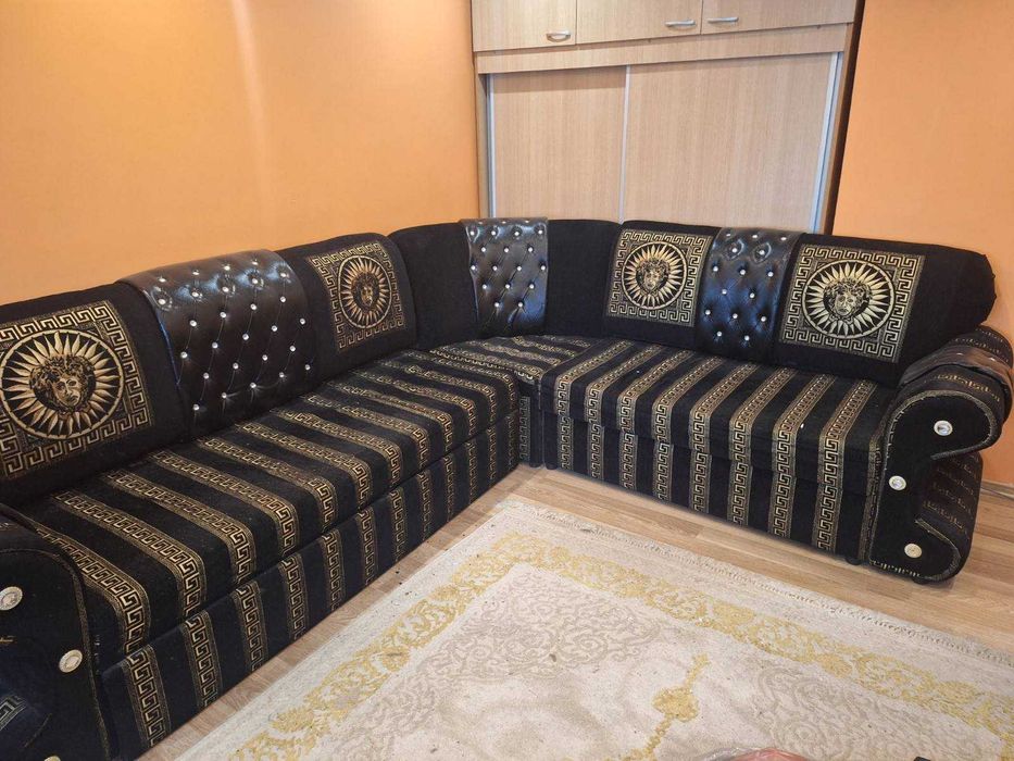 Запазен ъглов диван