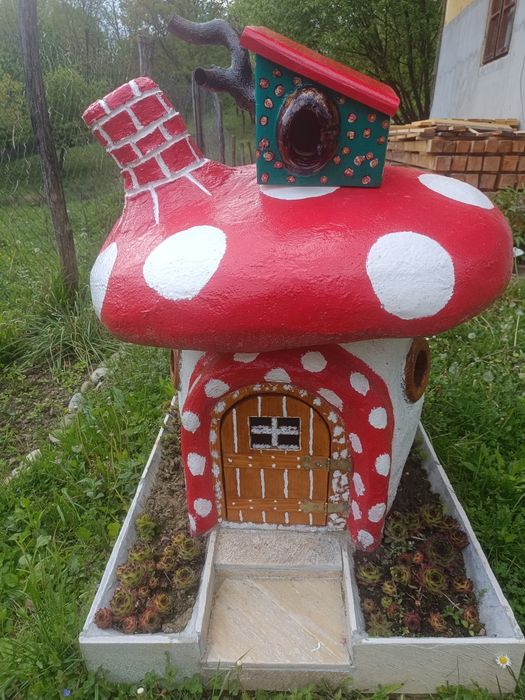 Căsuță de vânzare cățel talie mică sau pisică