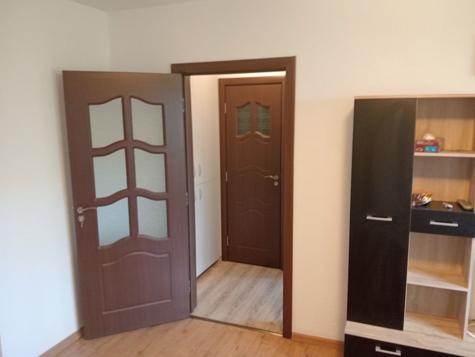 Închiriez apartament