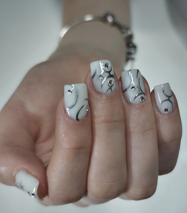 Unghii tehnice  manichiură și pedichiură