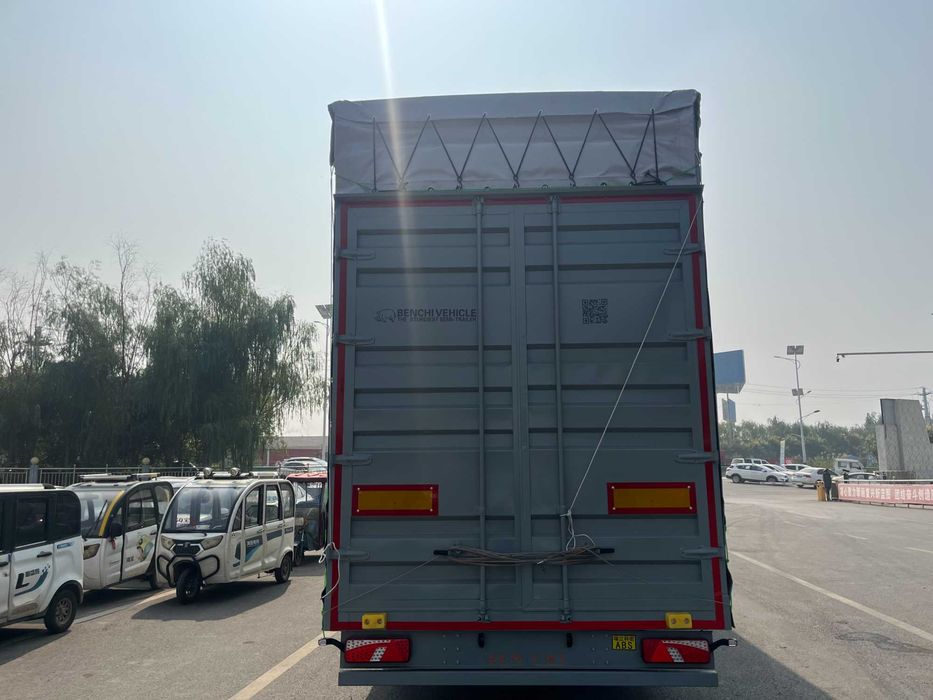 Үш осьті шнурлы тіркеме