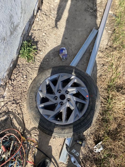 Продам 1 диск с шиной от хендай элантра