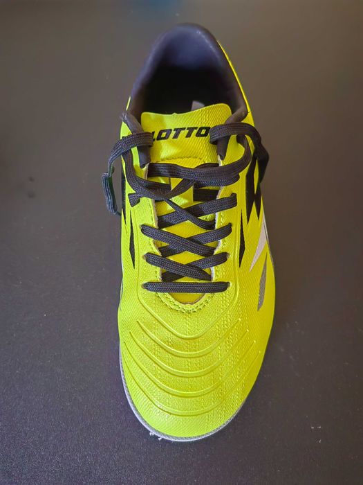 Футболни обувки Lotto