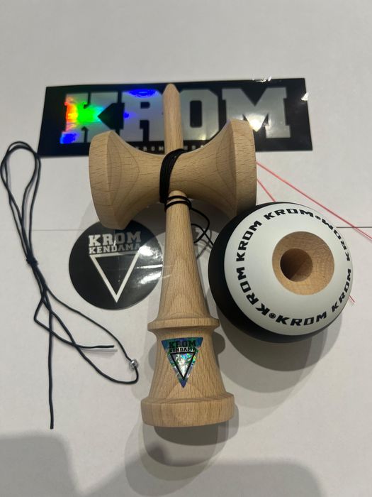 Kendama krom pop rubber semnata Miguel Erratic Squirrel noua