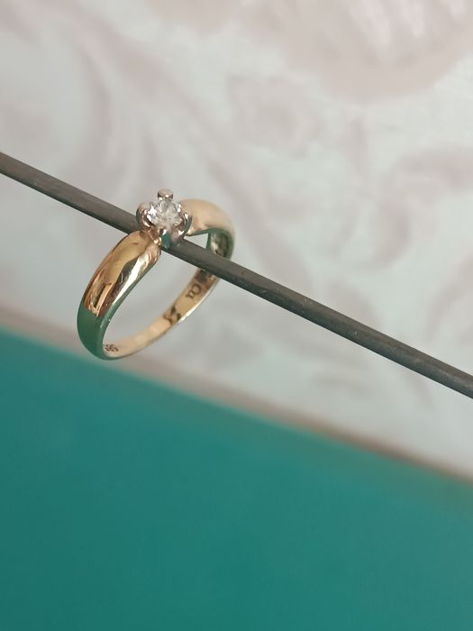 продам золотое помолвочное кольцо