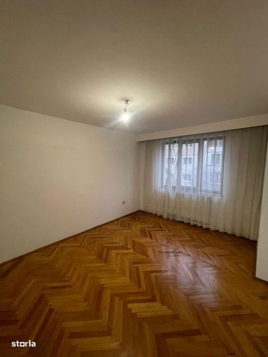 Apartament 4 camere, 100 mp utili, 2 bai, etaj 2 – zona Centrala