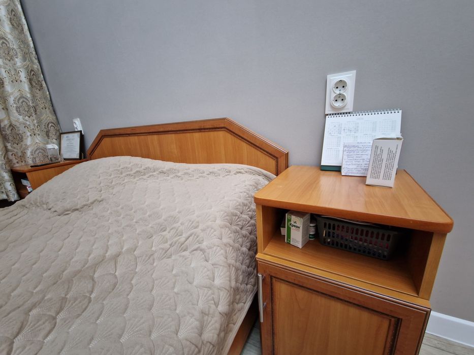 Кровать двуспальная с матрасом