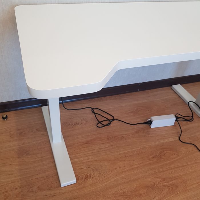 Регулируемый стол