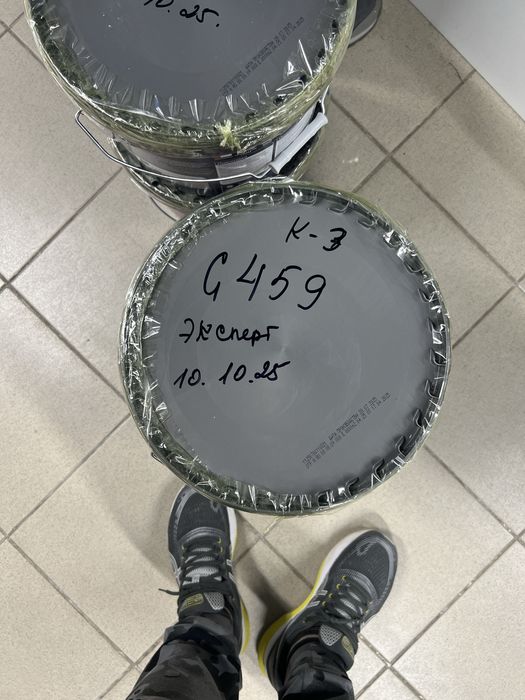 Водоэмульсионную краску Dulux