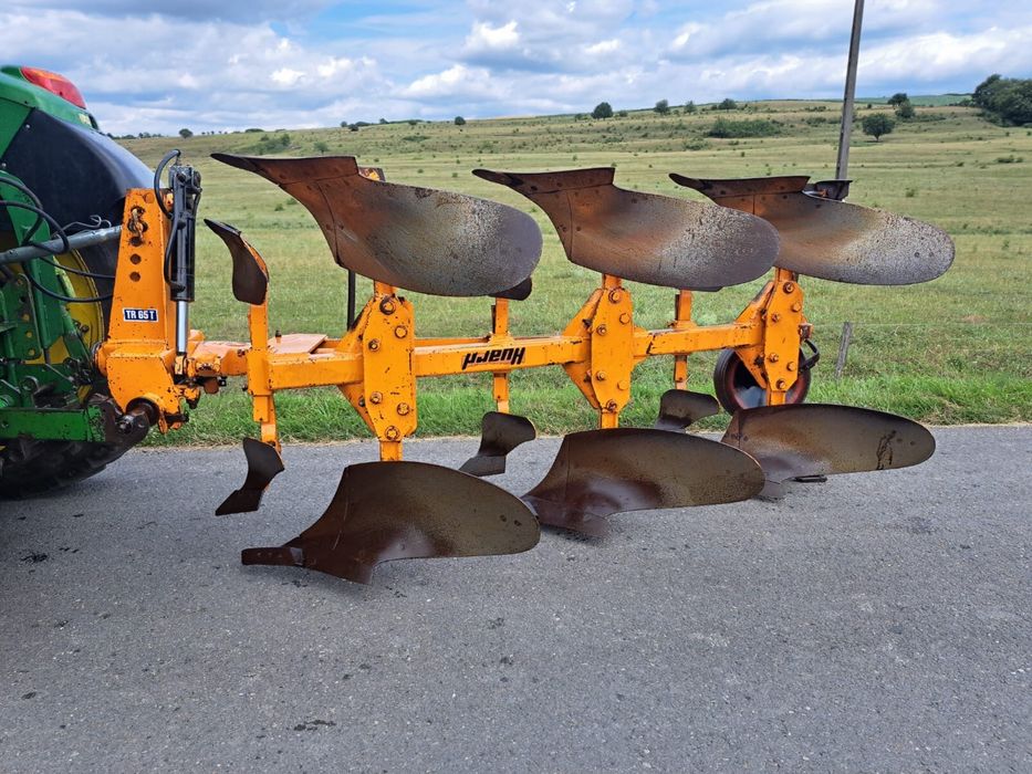 plug reversibil 2 brazde huard - Utilaje agricole de vânzare | OLX.ro