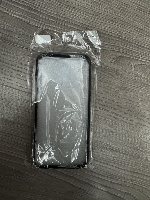 Продам чехлы на телефон Real Madrid на Redmi 5 и Samsung A6