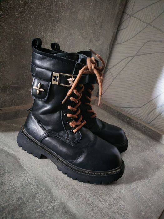 Продам обувь детскую срочно