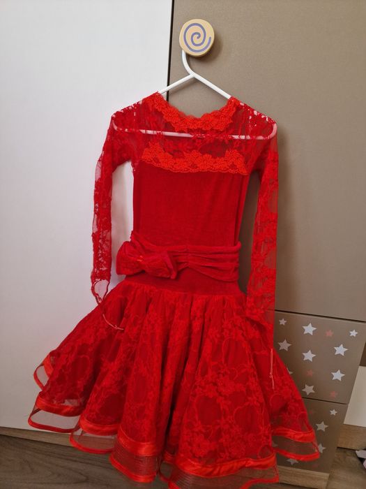 Детска рокля за спортни танци или друг официален повод- 4- 5 години