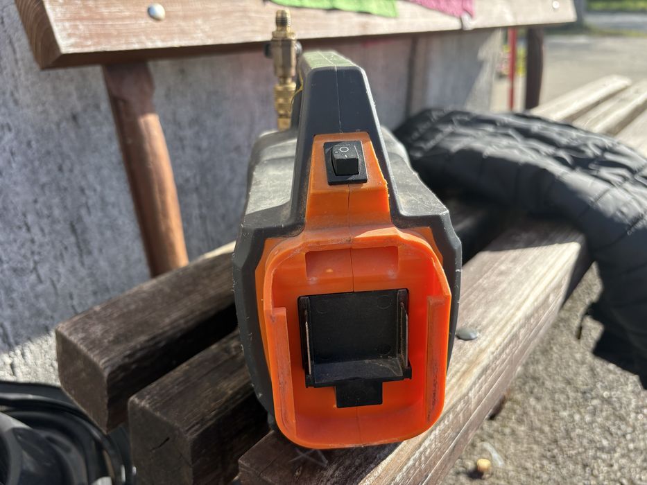 Вакум помпа 18v.  .