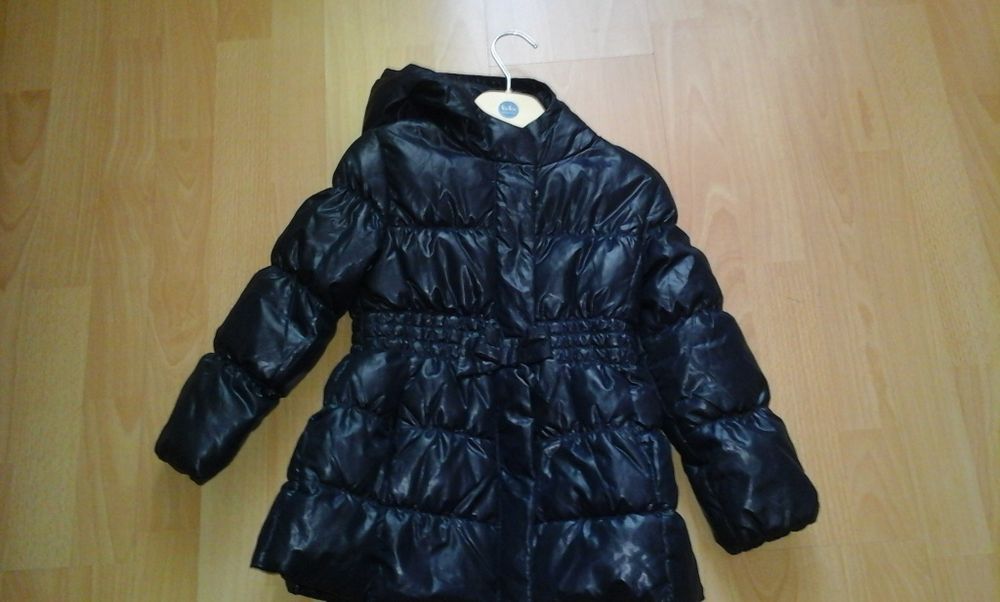 Продам куртку осеннею на девочку   (5 - 9 лет)