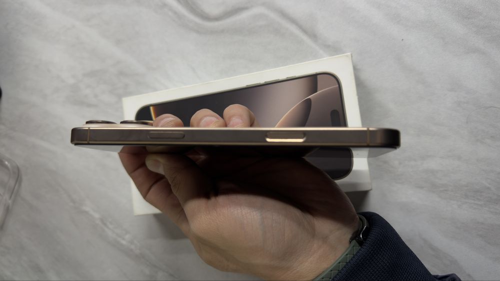 Iphone 16 pro max 256 disert